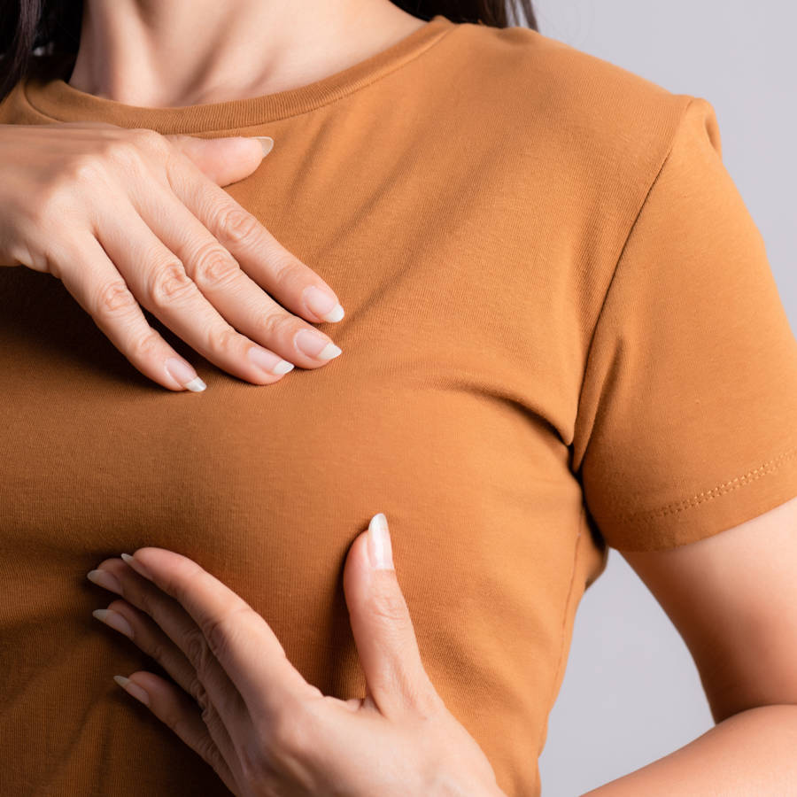 ¿Por qué pueden doler los pechos en la menopausia?